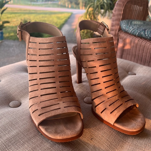 Vince Camuto Heels size 7 - Picture 2 of 5